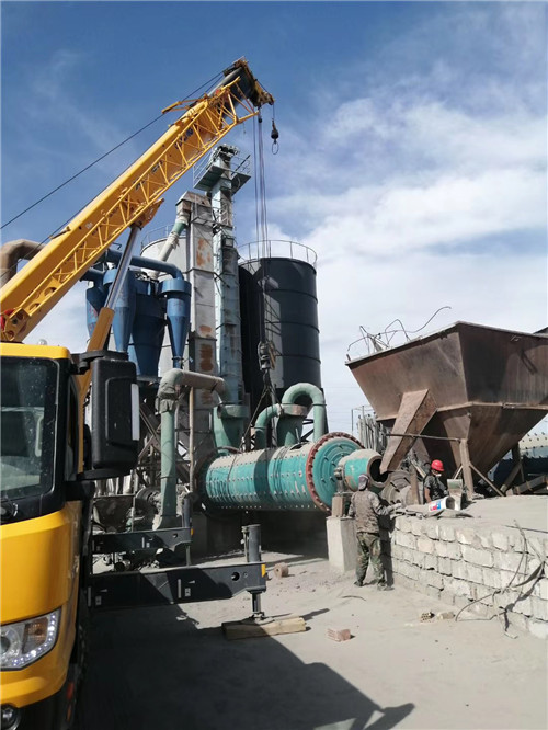 山东设备搬运等各类工程项目中，吊车起着关键作用