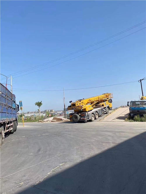 山东25吨吊车的租赁价格大概是多少？