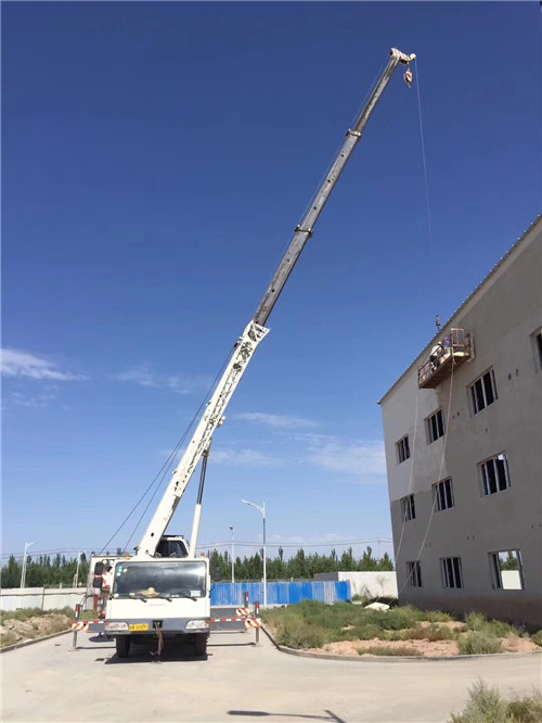 山东“轻装强干”—— 吊车的 “轻量化臂架” 技术